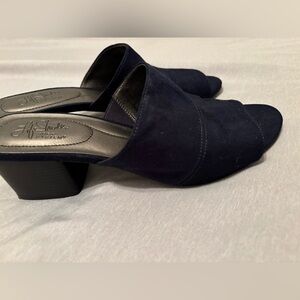 Life Stride mule sandals 8.5